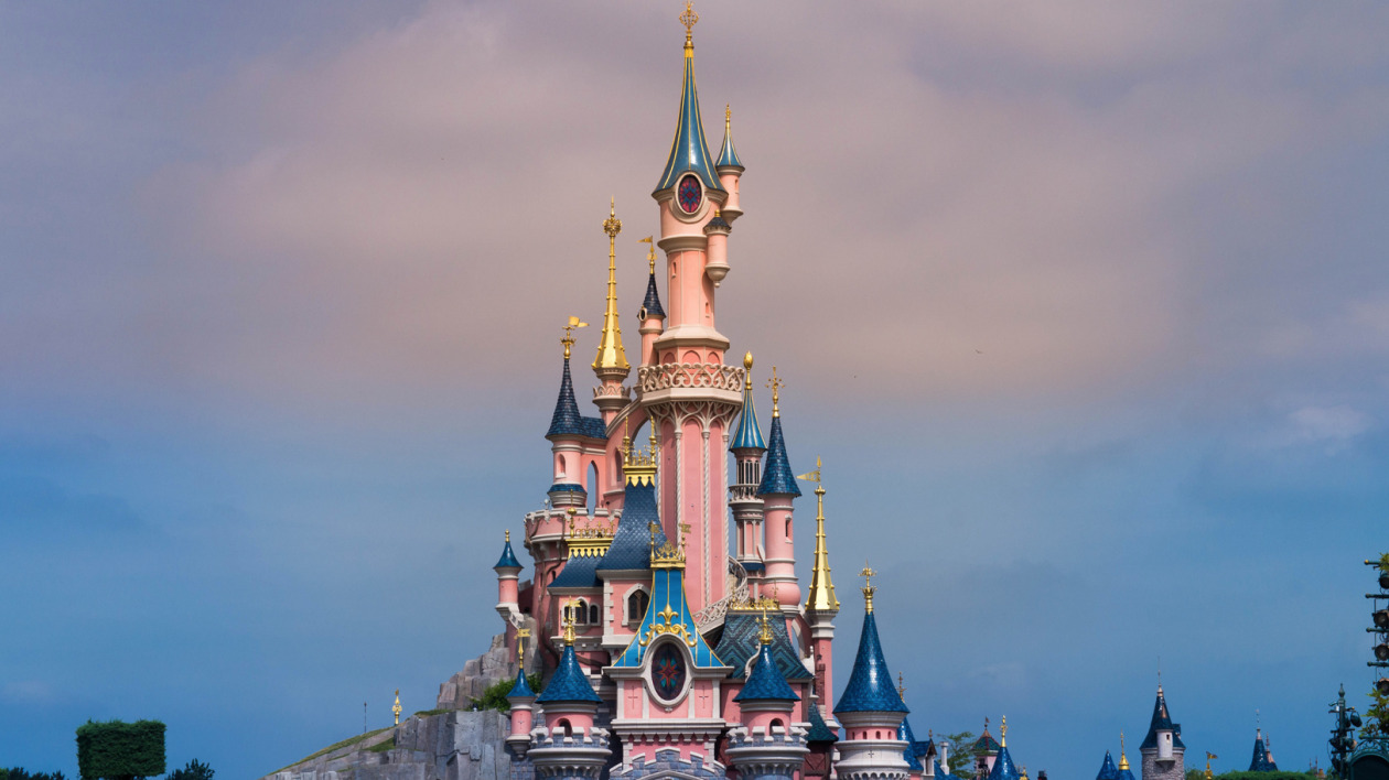 Droższe bilety dla Niemców. Bruksela bierze pod lupę Disneyland